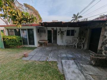 CASA EN VENTA CON 2000 M2 EN VERGELES DE OAXTEPEC
