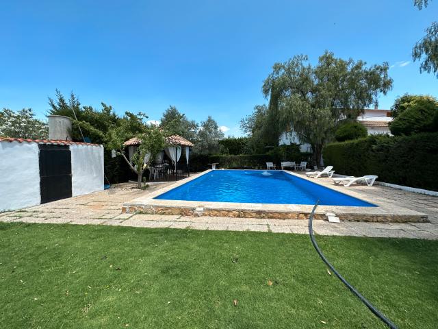 Casa en venta con 200 m2, 5 dormitorios en Baeza