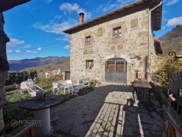 Casa en venta con 210 m2, 3 dormitorios en Lena, Romia de Arriba
