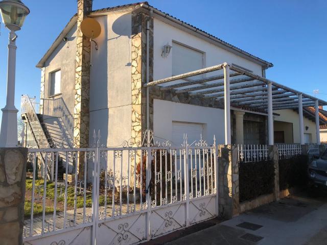 Casa en venta con 214 m2, 5 dormitorios en San Pedro Bercianos