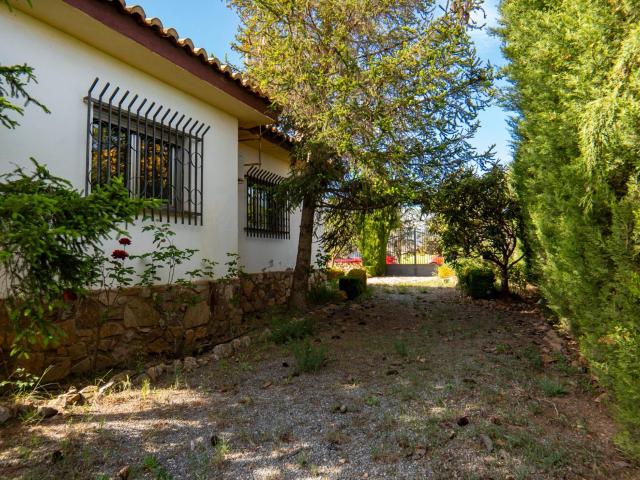 Casa en venta con 249 m2, 5 dormitorios en Guadix, afueras