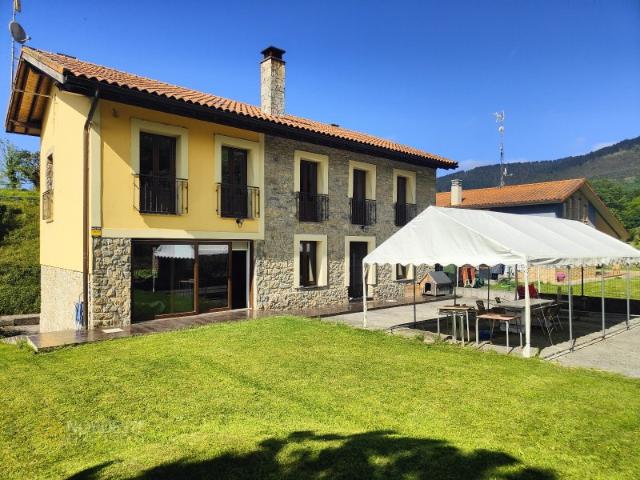 Casa en venta con 269 m2, 5 dormitorios en Siero, Ceñal