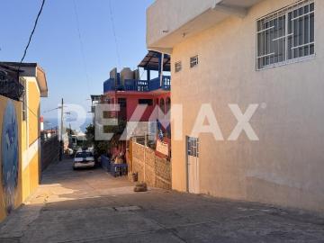 Casa en Venta con 2 Departamentos en Acapulco, Colonia Alianza Popular Inversion y Familia