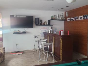Casa en venta, con 2 locales comerciales 3 suites