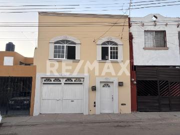 Casa en Venta con 2 Unidades Rentables en calle Luna Barrio de Analco