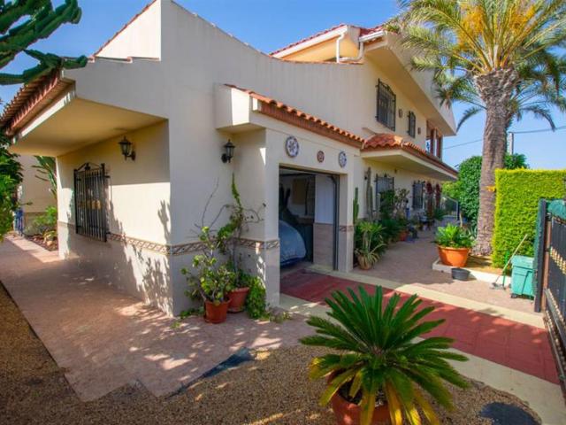 Casa en venta con 300 m2, 5 dormitorios en Águilas