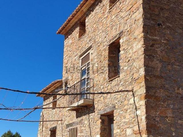 Casa en venta con 300 m2, 6 dormitorios en Zucaina