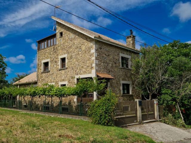 Casa en venta con 350 m2, 5 dormitorios en Nantes Sanxenxo