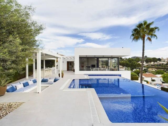 Casa en venta con 360 m2, 5 dormitorios en Moraira Teulada