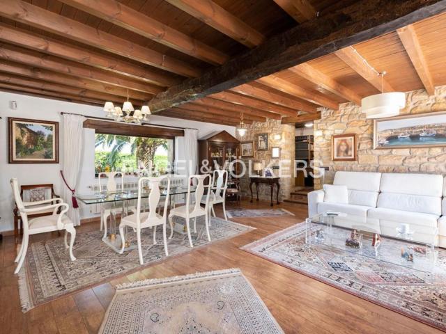 Casa en venta con 367 m2, 5 dormitorios en Villaviciosa