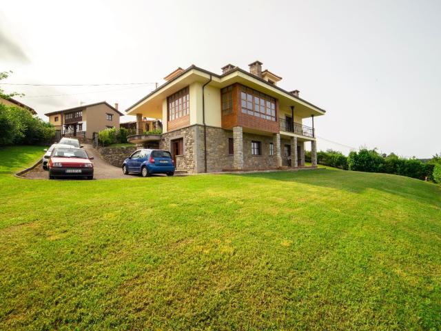 Casa en venta con 394 m2, 8 dormitorios en Llanes Llanes Concejo