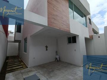 Casa en venta con 3 recamaras, 3 baños completos y roof garden en Acuitlapilco, Tlaxcala