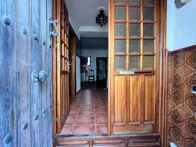 CASA EN VENTA CON TERRAZA Y PATIO EN BENAOCAZ