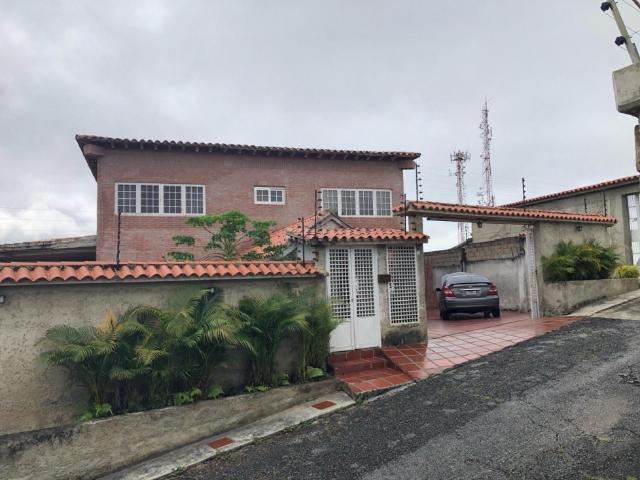 Casa en Venta con Terreno Propio Urb Pan de Azucar Carrizal