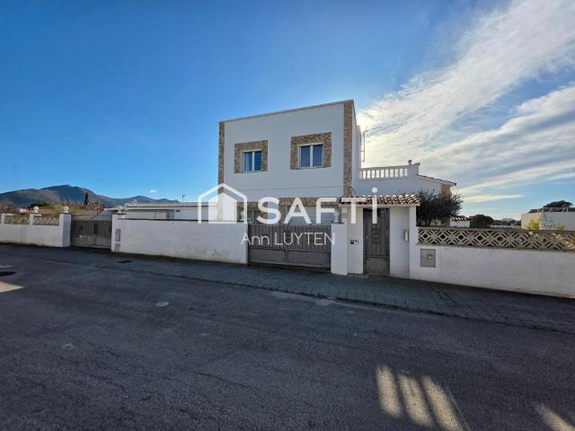 Casa en venta con terreno 820m2 Las Garrigas Roses