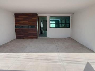 Casa en venta con tres habitaciones, jardín y terraza en, Tlaxcala