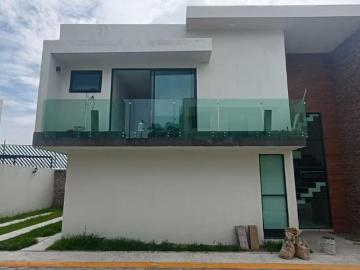 Casa en venta con tres habitaciones sobre Av. Gasoducto en Tlaxcala
