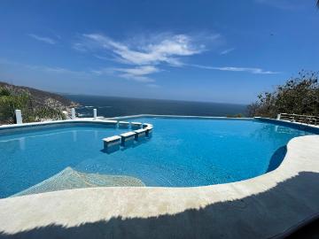 Casa en venta, con vista al mar, comunidad cerrada alberca y cerca de la playa