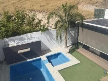 CASA EN VENTA CON ALBERCA, CUARTO DE SERVICIO, CUMBRES DE SAN FRANCISCO