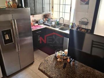 Casa en venta con alberca, cancha, jardín y palapa al norte