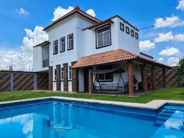 Casa en Venta con Alberca en Atlatlahucan, Morelos, 4 Recámaras y Amplio Jardín