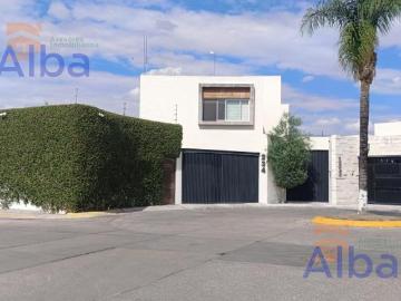 CASA EN VENTA CON ALBERCA EN TROJES DE SAN CRISTOBAL