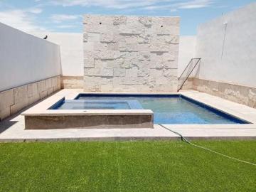 CASA EN VENTA CON ALBERCA EN VIÑEDOS TORREON COAH