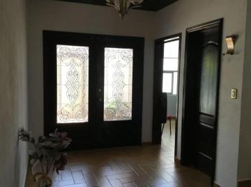 CASA EN VENTA CON ALBERCA FRACC SAN PATRICIO
