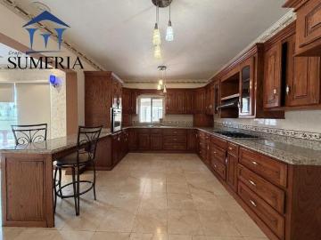 Casa EN VENTA con Alberca y amplios espacios, Puerta de Hierro Chihuahua