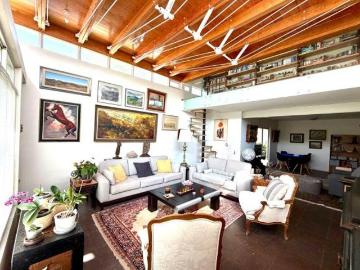 CASA EN VENTA CON ALBERCA Y RECAMARA EN PB EN JURICA, QUERETARO