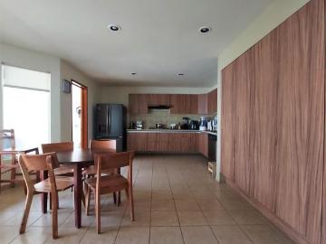 Casa en Venta con amplio jardín. Cumbres del Cimatario, Zona Centro Sur