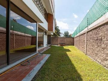 Casa en venta con amplio terreno en Zavaleta, Puebla