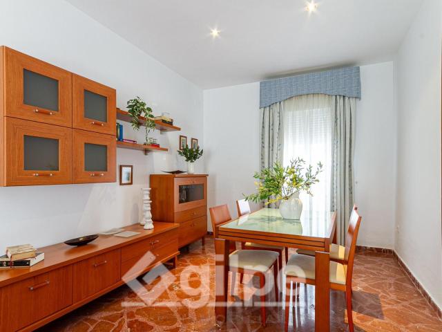 Casa en venta con cochera en Marchena