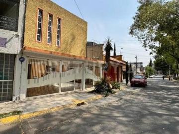Casa en venta con departamento