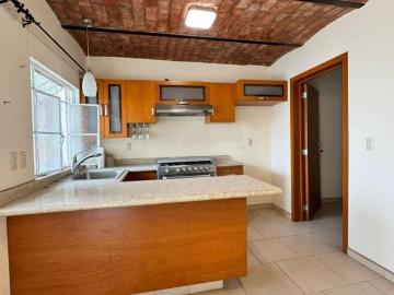 CASA EN VENTA CON DEPARTAMENTO INCLUIDO EN MEZQUITAN COUNTRY