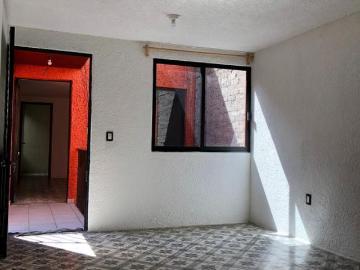 Casa en venta con departamentos para rentar en Jardines de Cerro Gordo solo efectivo