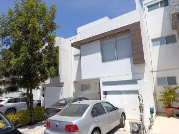 Casa en Venta con Elevador en Zona Cementos Atoyac, Puebla