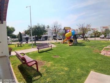 CASA EN VENTA CON EXCEDENTE DE TERRENO EN PUERTA DE PIEDRA CELAYA