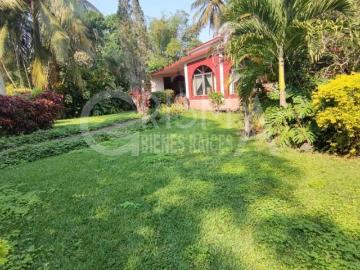 CASA EN VENTA CON EXCELENTE TERRENO