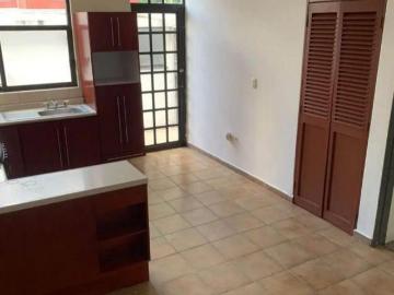 Casa en Venta con Gran Terreno y Jardín en Boulevares, Naucalpan | ¡Oportunidad Única!