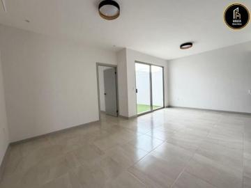 Casa en venta con habitación multiusos en planta baja Viñedos