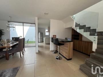 Casa en Venta con Jardín, cerca de Flex y Salida a Zacatecas