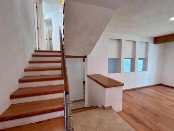 Casa en Venta con Jardín propio en Cuajimalpa