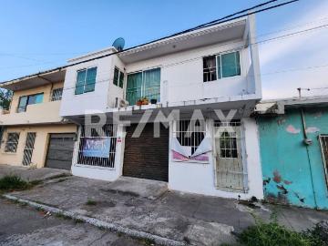 CASA EN VENTA CON LOCAL COMERCIAL 21 DE ABRIL Y JUAN SOTO CERCA DE MIGUL ANGEL DE QUEVEDO