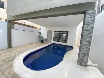 Casa en Venta con Piscina en Isla Azul, Canc?n C4137