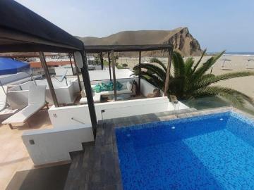 ¡CASA EN VENTA CON PISCINA EN PLAYA AZUL!