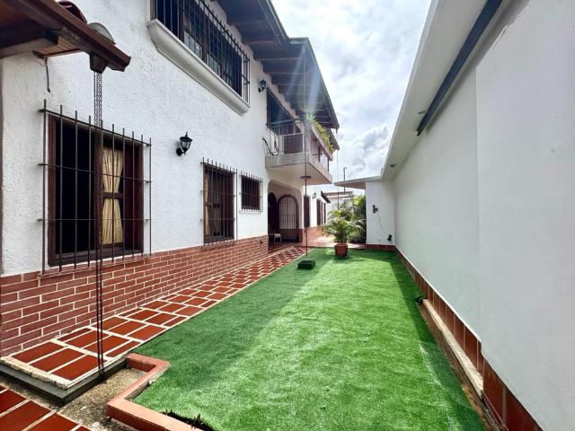 Casa en venta con planta eléctrica, pozo de agua Urb Nuevos Teques
