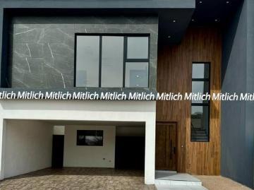 Casa en Venta con rec?mara en planta baja Bosque Real $7,450,000
