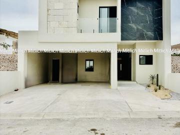 CASA EN VENTA CON REC?MARA EN PLANTA BAJA FRACC. CUMBRES DE DOMINIO $6,800,000.00