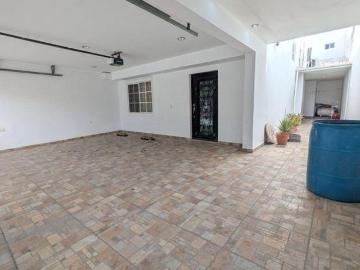 Casa en venta con recámara en planta baja con 1.5 baños